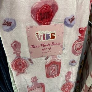 Valentine Vibe Luxe Plush Throw